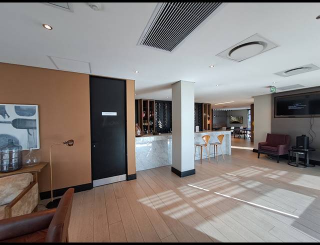 1,070M² OFFICE TO LET IN SANDHURST